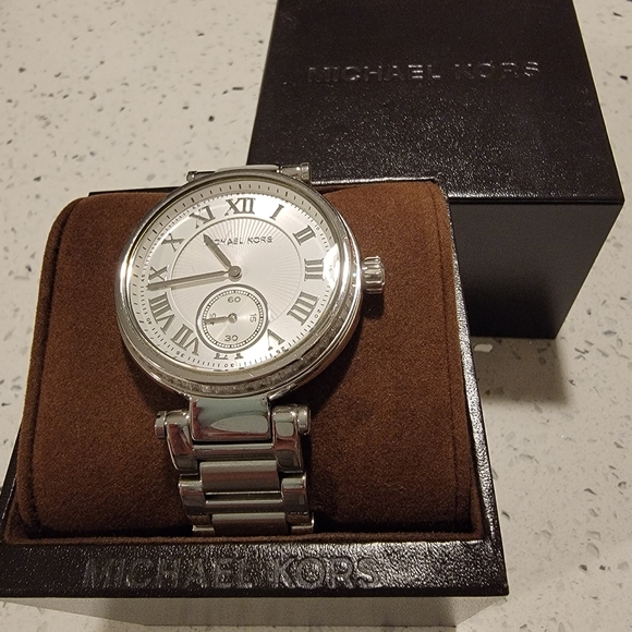 Michael Kors Silver Wrist Watch - Picture 2 of 3